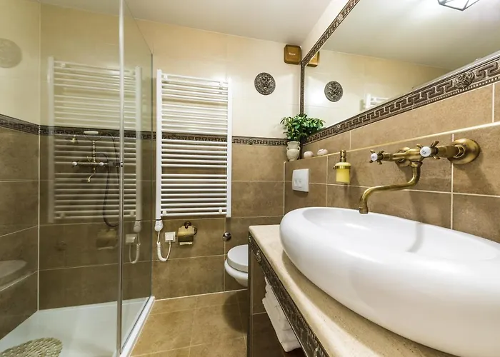 Ave Caesar Apartament